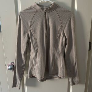 Avalanche top layer “running/workout” top, size med, thumb holes